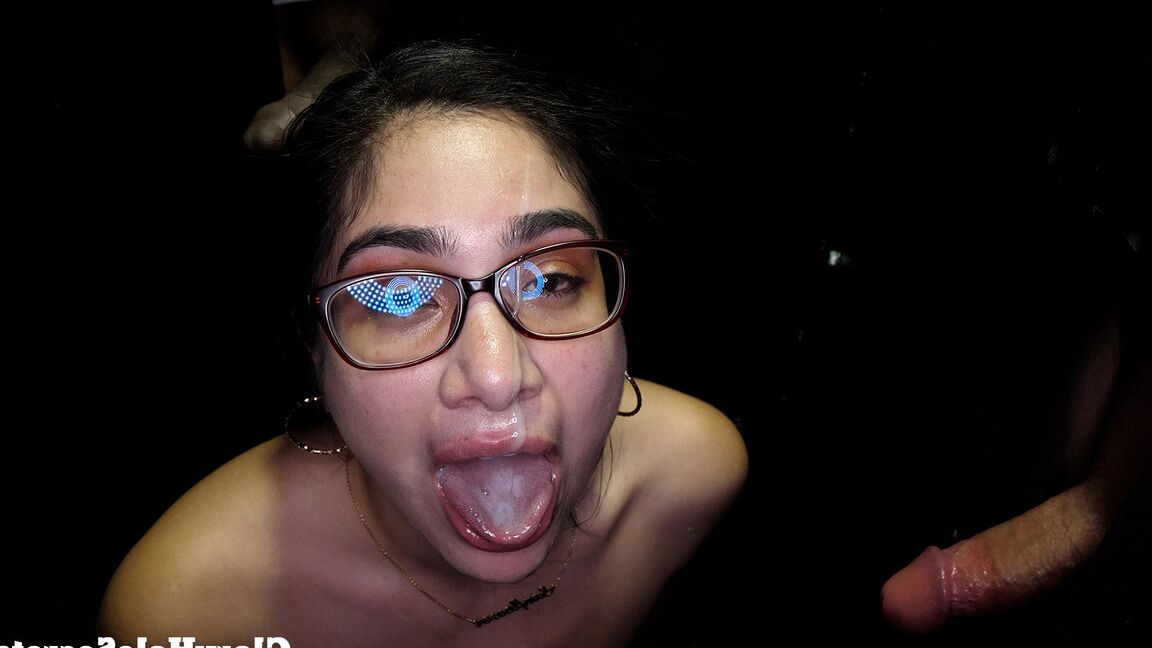 15P Lucy Sunflowers erstes Gloryhole-Video, Szene 01
