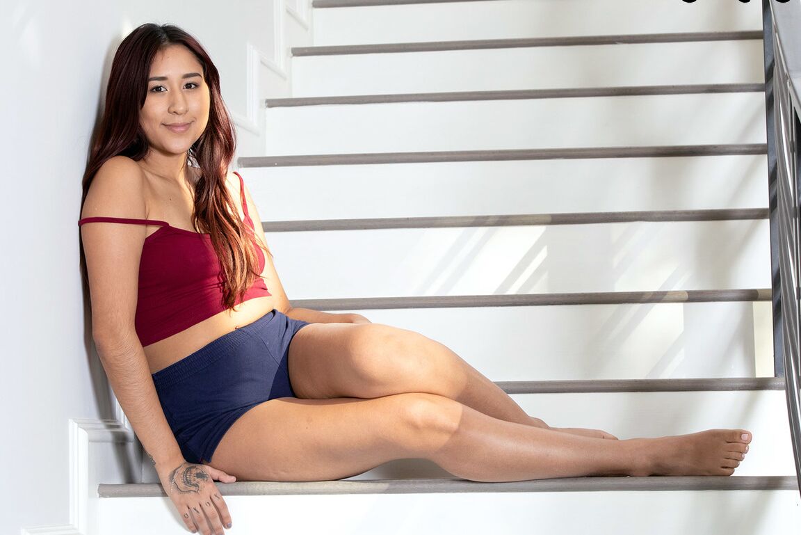 16P Naughty Mag Fun Lovin' Vanessa