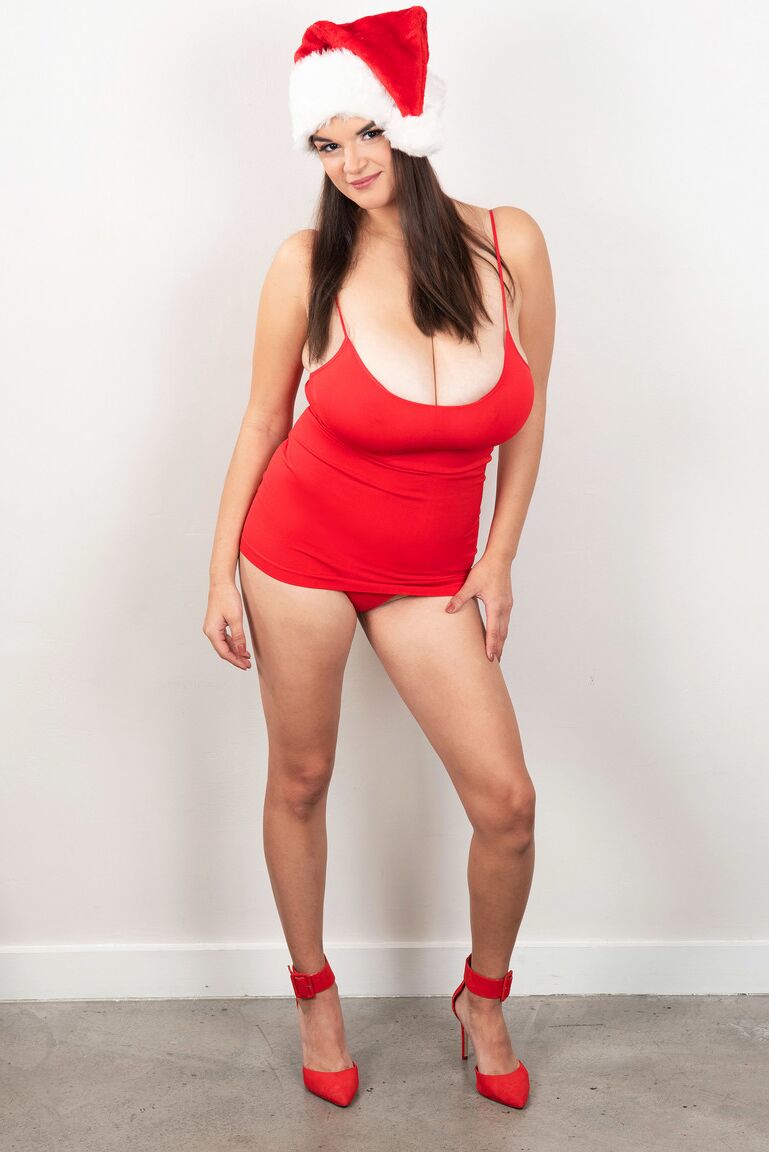 16P Score Land Jenni Noble Is Jiggling All The Way