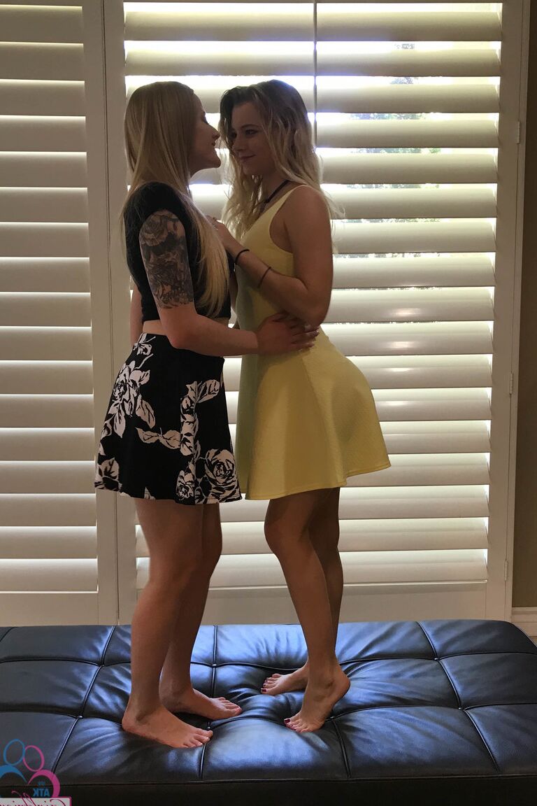 21P ATK Girlfriends Paris White,Riley Star