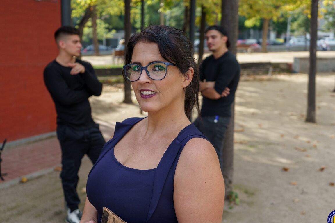 11P Uma foda anal a três no escritório com MILF Monste Swinger grosso e curvilíneo