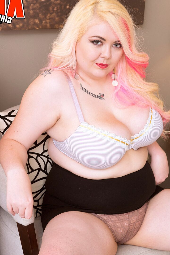 16P XL Girls Suzumi, грудастая блондинка-красотка