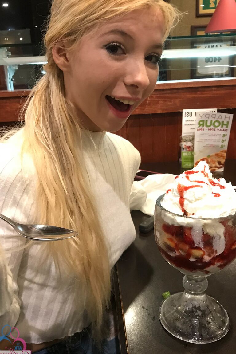 21P ATK Namoradas Kenzie Reeves