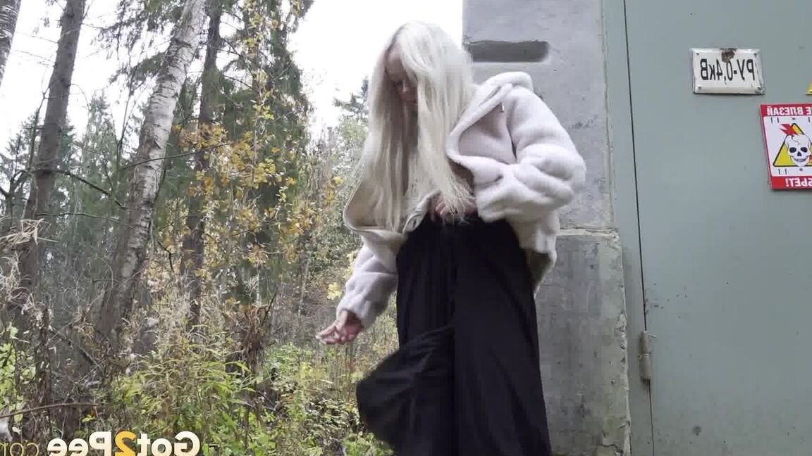 15P Ice blonde hottie shows off her ass while peeing
