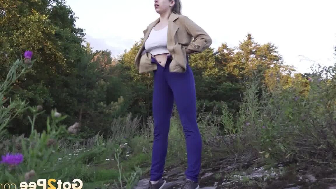 15P European alivia seu desespero de urina lá fora