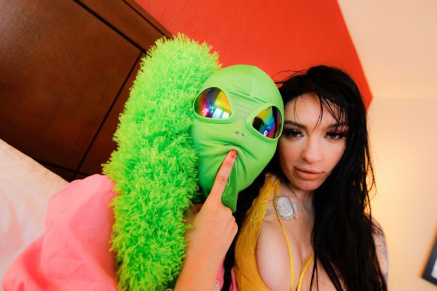 21P Puba Network Misha Montana, Marica Hase