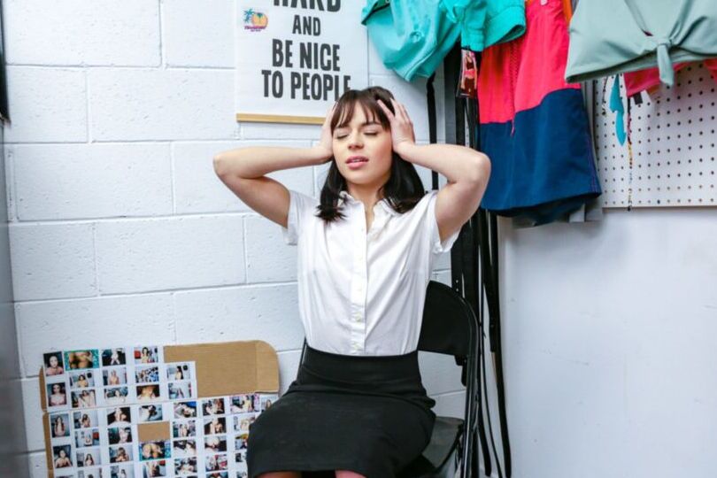 21P Shoplyfter Aria Valencia, Clarke Kent