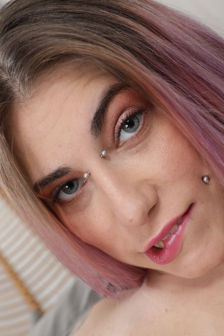 21P Wet And Puffy Dalia