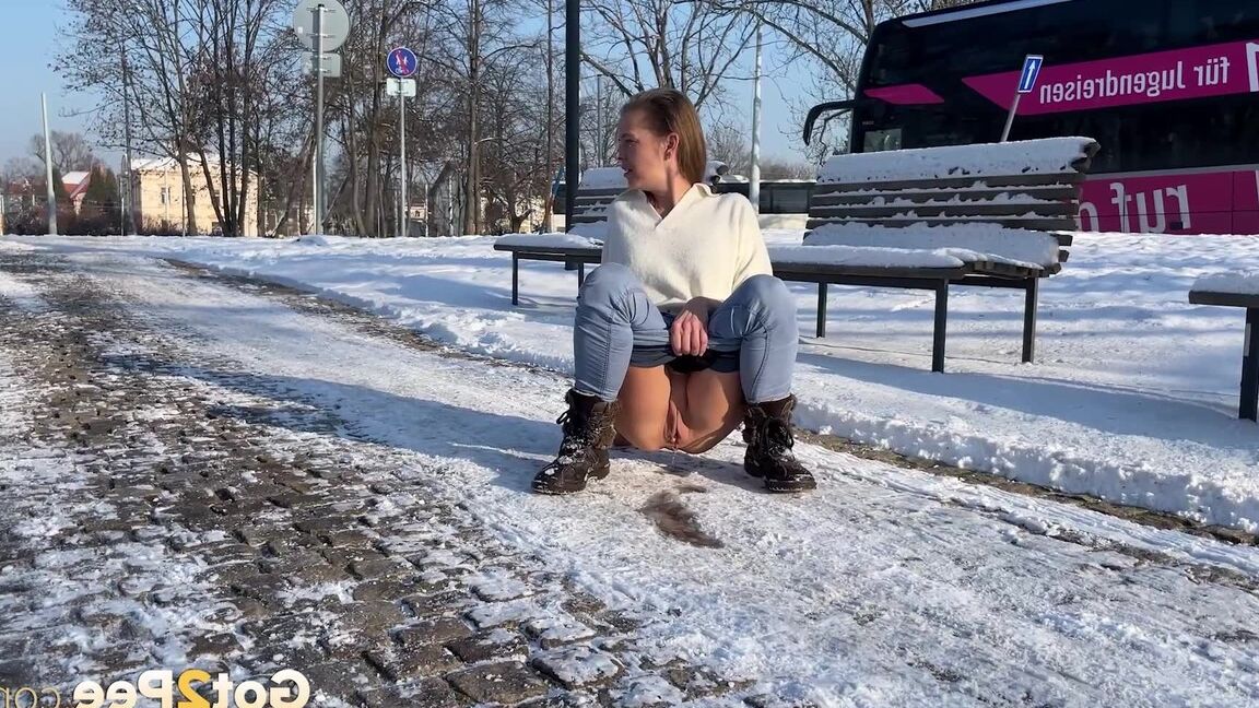 15P Brunette babe squats and melts the ice with piss