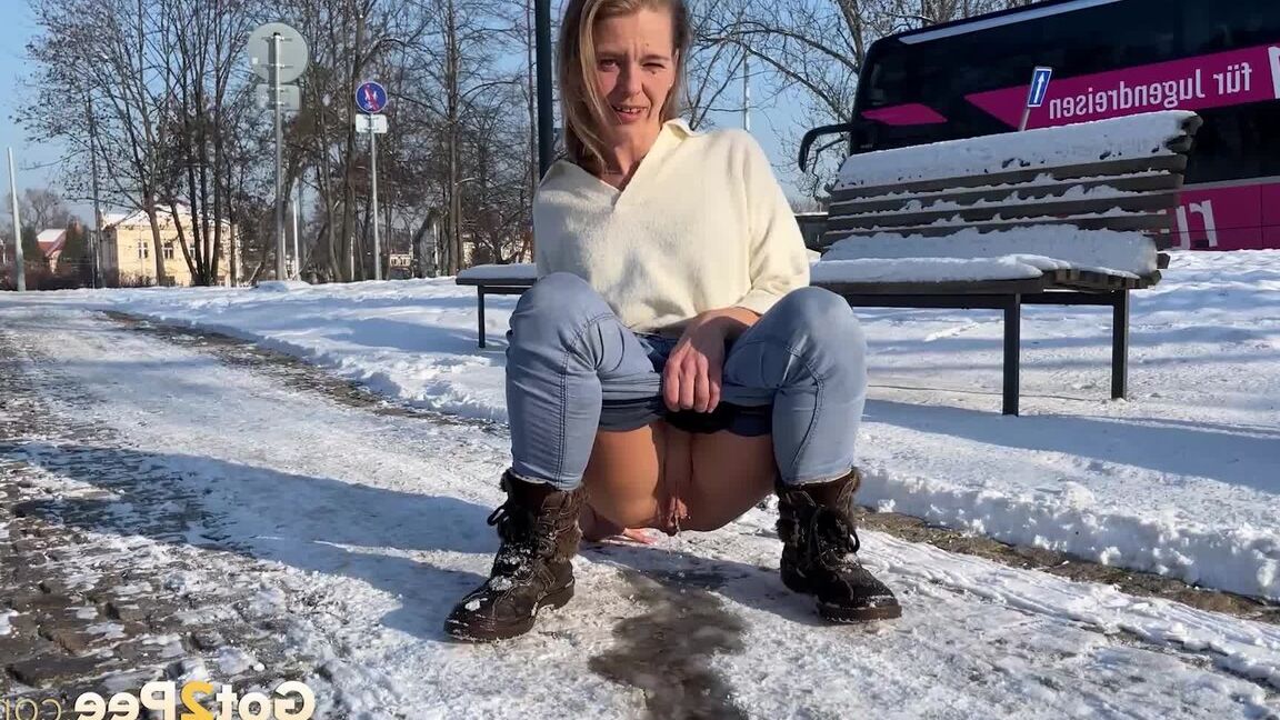 15P Brunette babe squats and melts the ice with piss