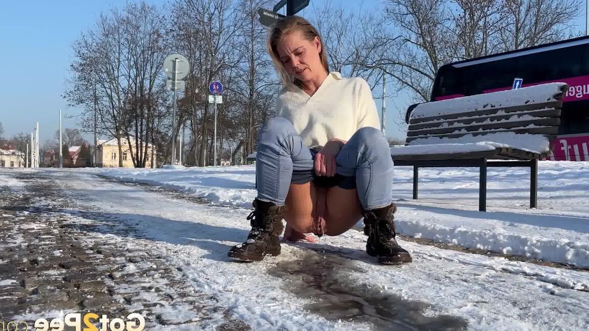 15P Brunette babe squats and melts the ice with piss