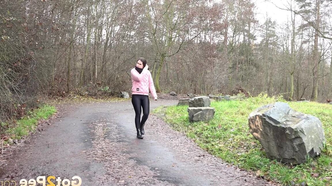 15P Lara Fox squats and pees at the edge of a road