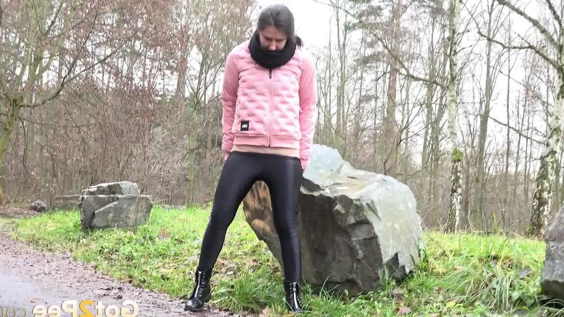 15P Lara Fox squats and pees at the edge of a road