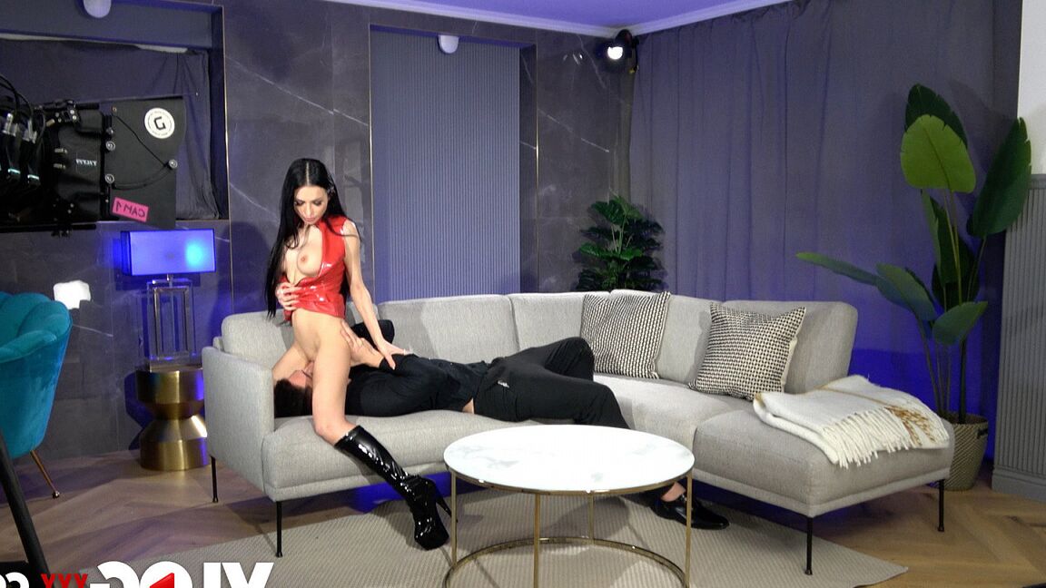 15P Sasha can't help but moan in delight as Jimmy stretches out her pussy in