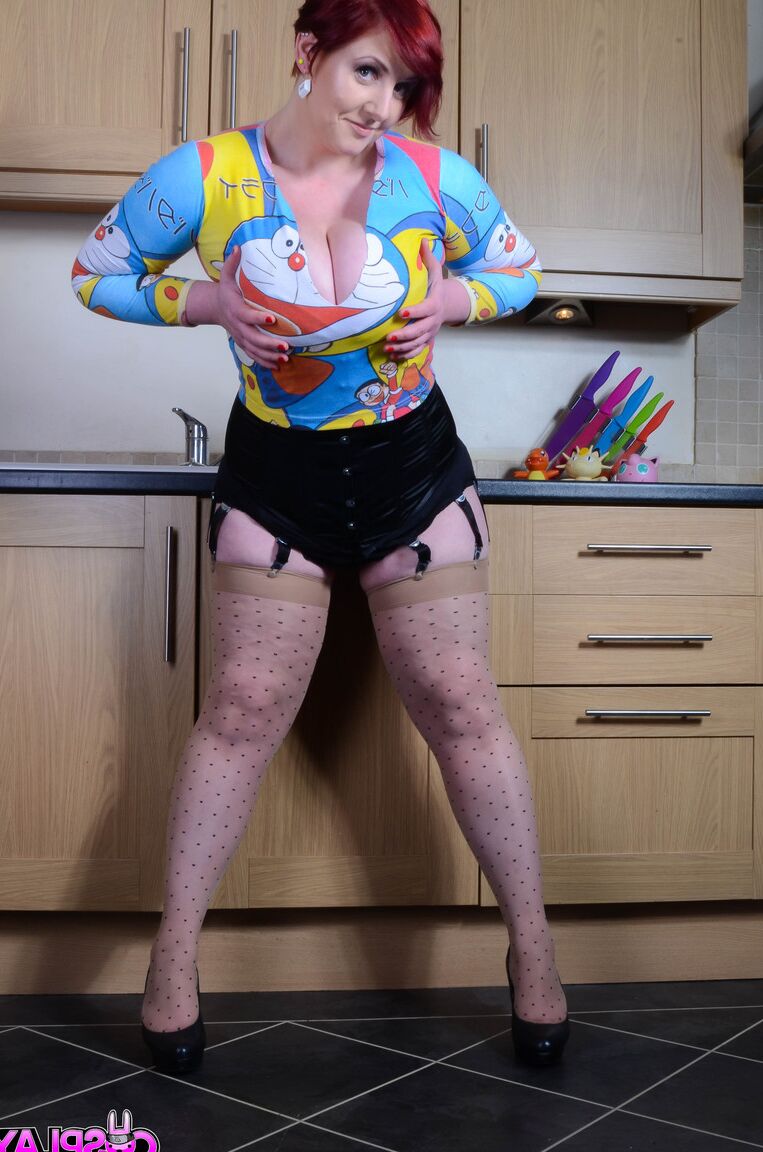 15P Cosplay Babes Kätzchen knutschen
