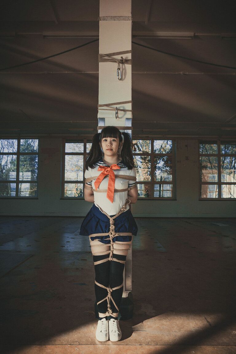 16P Spoiled upside downAsiático,Shibari,Suspensión