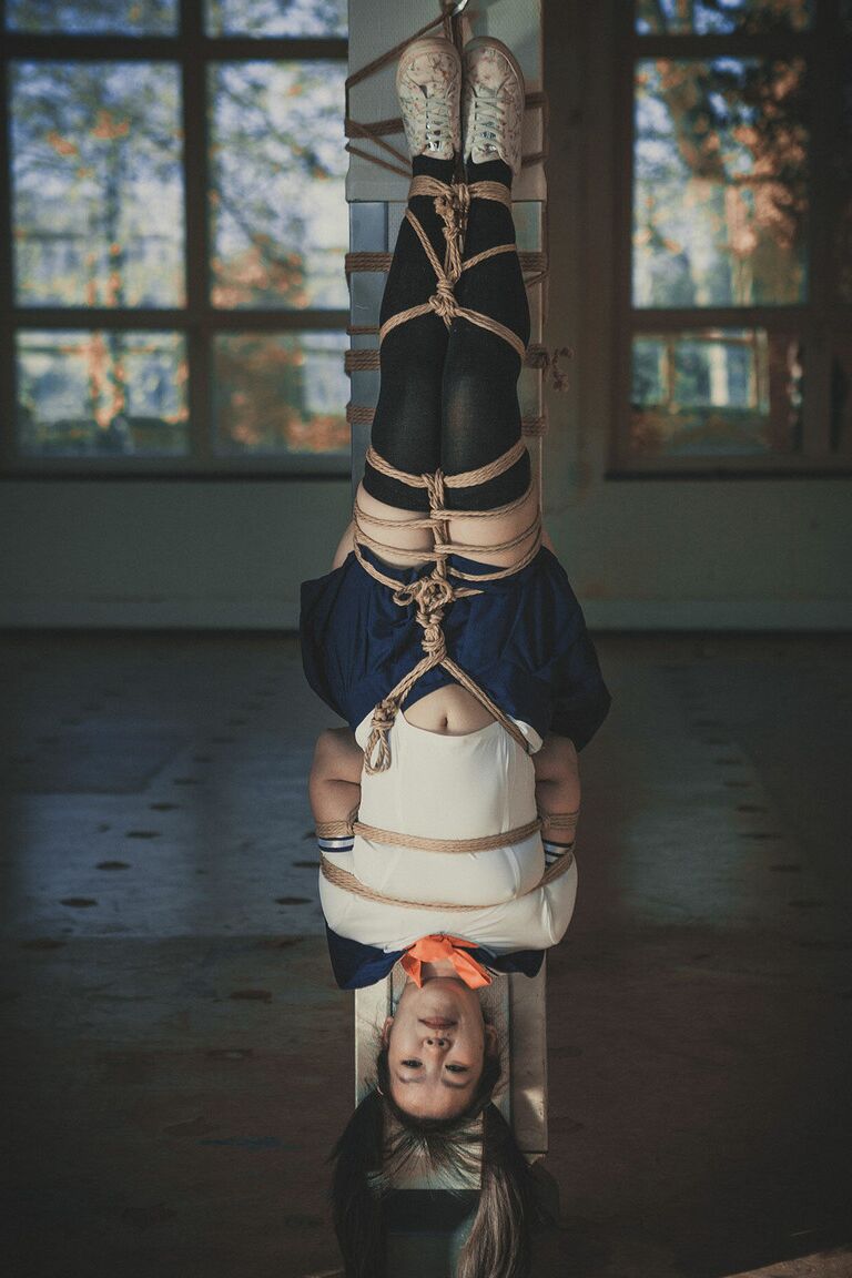 16P Spoiled upside downAsiático,Shibari,Suspensión