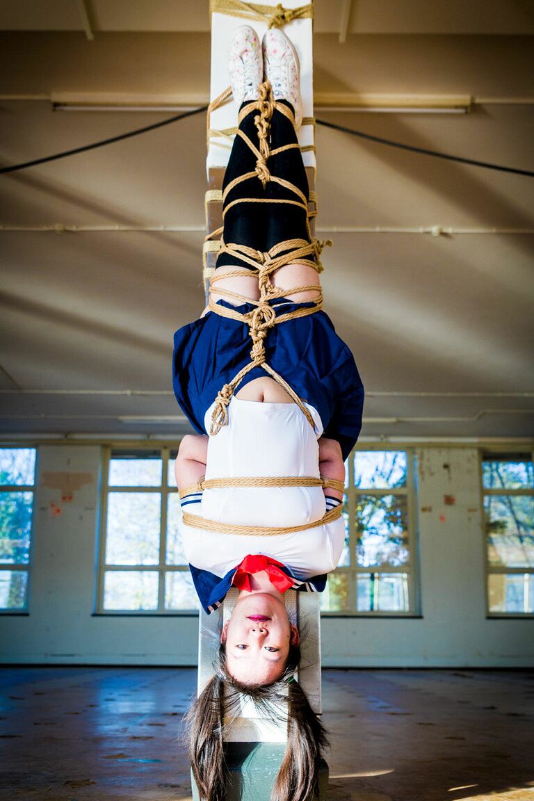 16P Spoiled upside downAsiático,Shibari,Suspensión