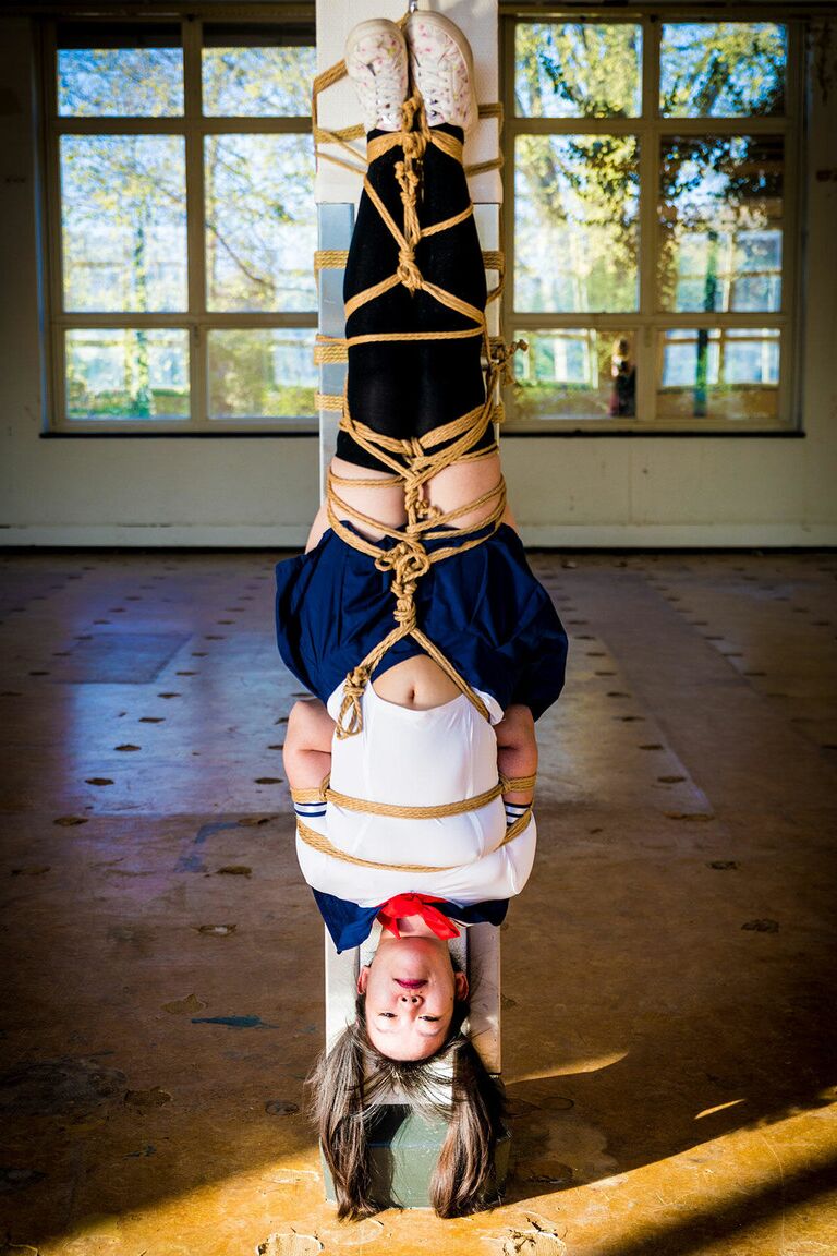 16P Spoiled upside downAsiático,Shibari,Suspensión