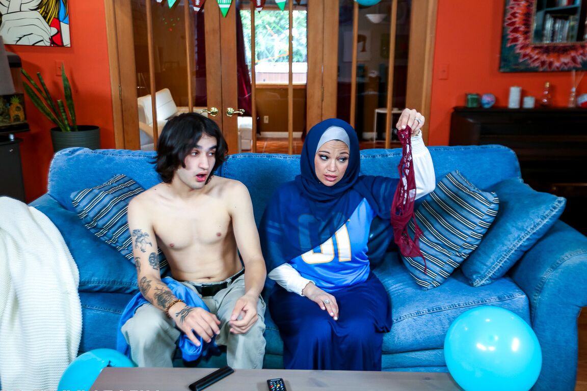 21P MYLF Mona Azar, Elias Cash