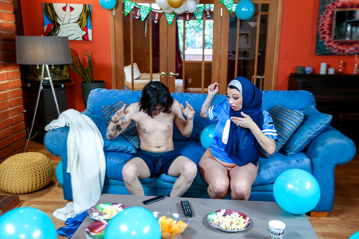 21P MYLF Mona Azar, Elias Cash