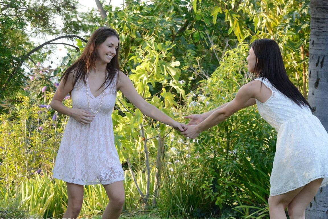 21P Estrela Pornô Platinum Aidra Fox, Madi Meadows