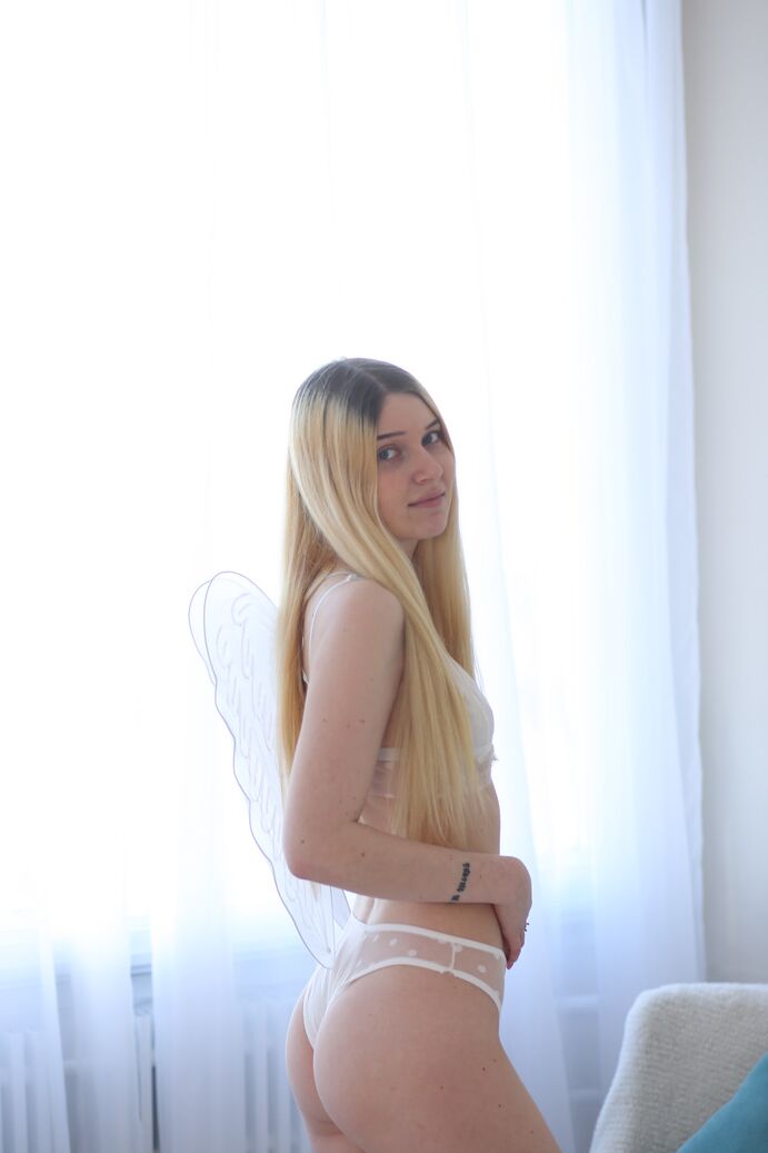 20P Long haired teen bombshell stripping nude and bending over showing her hot