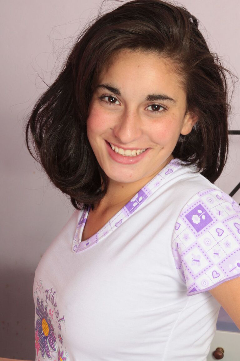 21P La exótica adolescente latina Roxane pierde el pijama