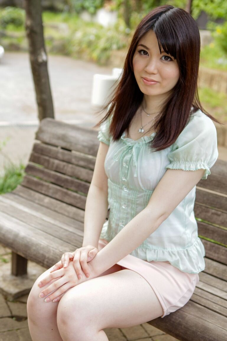 20P Japanese newbie gets stripped and finger fucked by a stranger in a van