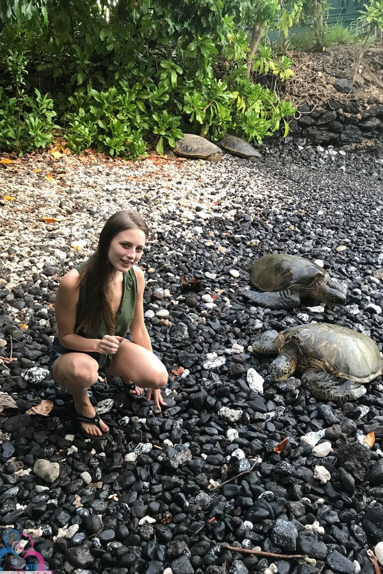 21P Namorada amadora Kyler Quinn fica nua ao ar livre durante as férias