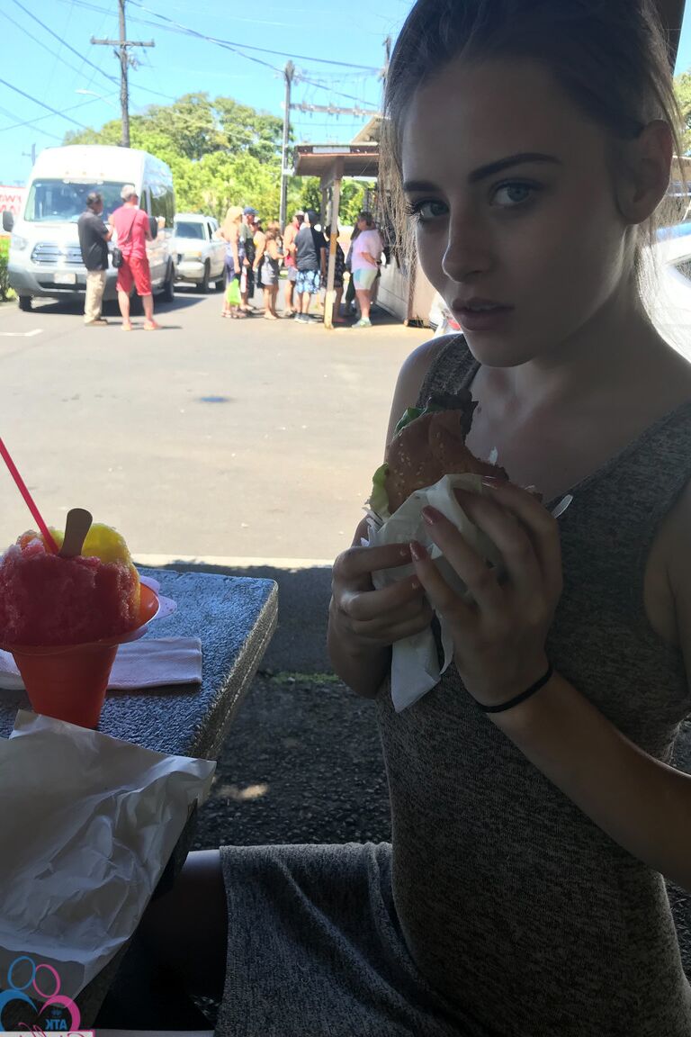 21P Namorada amadora Kyler Quinn fica nua ao ar livre durante as férias