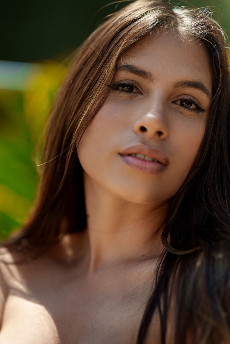 21P A adolescente venezuelana gostosa Baby Nicols fica nua
