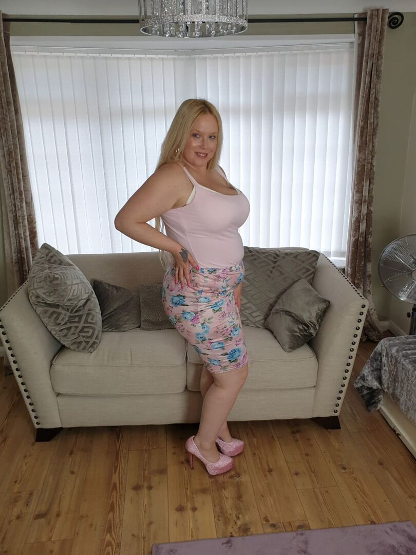 16P MILFBBWCurvigGroße TittenGroßer ArschWolllustigBlondinenUnited