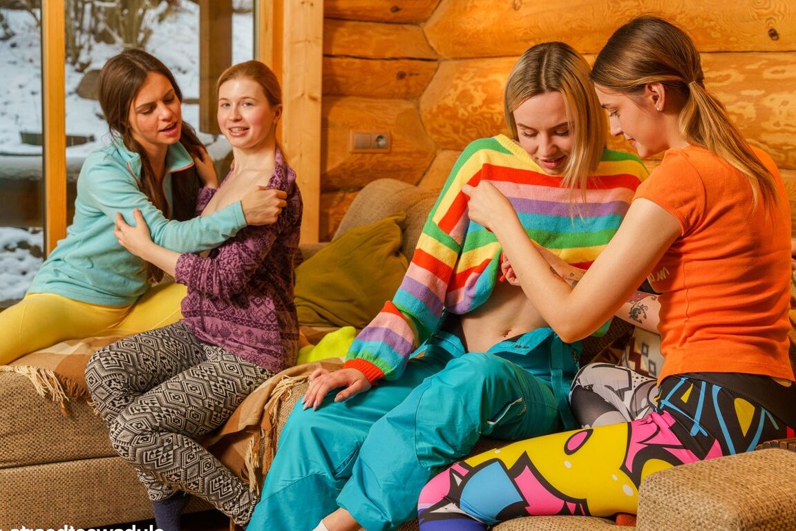 21P Club Sweethearts Лиза Никсон, Алиска Дарк, Сирена Милано, Funky Town