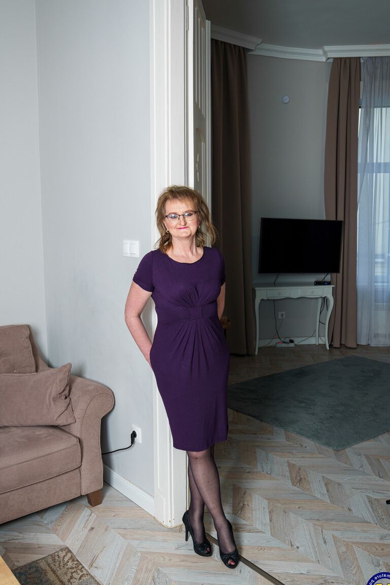 21P Mature NL Nina Heels, Violeta C