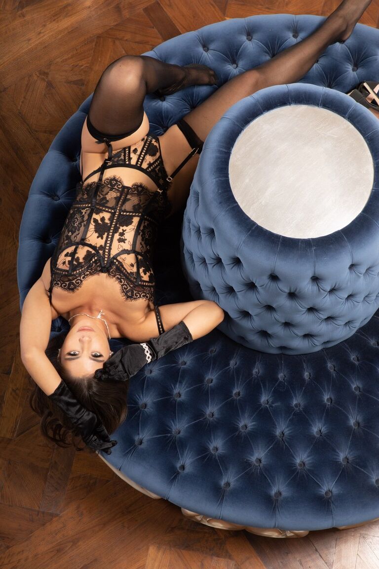 12P Beautiful British girl Tru Kait strikes great poses for a Penthouse centerfold