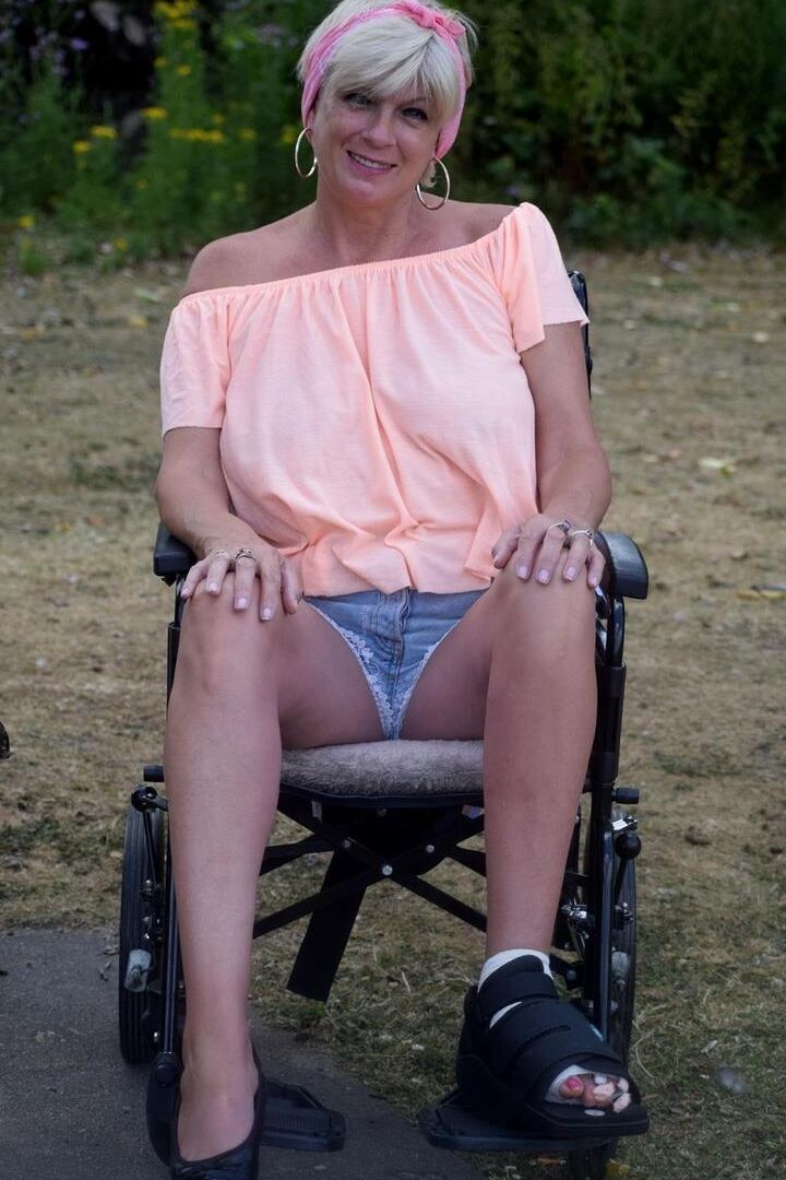 16P Mature blonde Dimonty gets totally naked while lounging on a chair in a yard