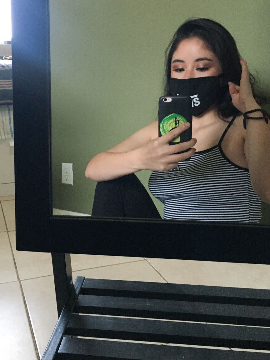 12P Sexy brunette shows off her beautiful big boobs in hot quarantine self shots