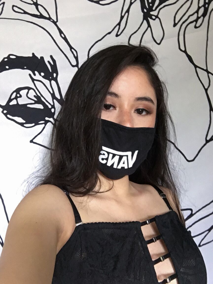 12P Sexy brunette shows off her beautiful big boobs in hot quarantine self shots