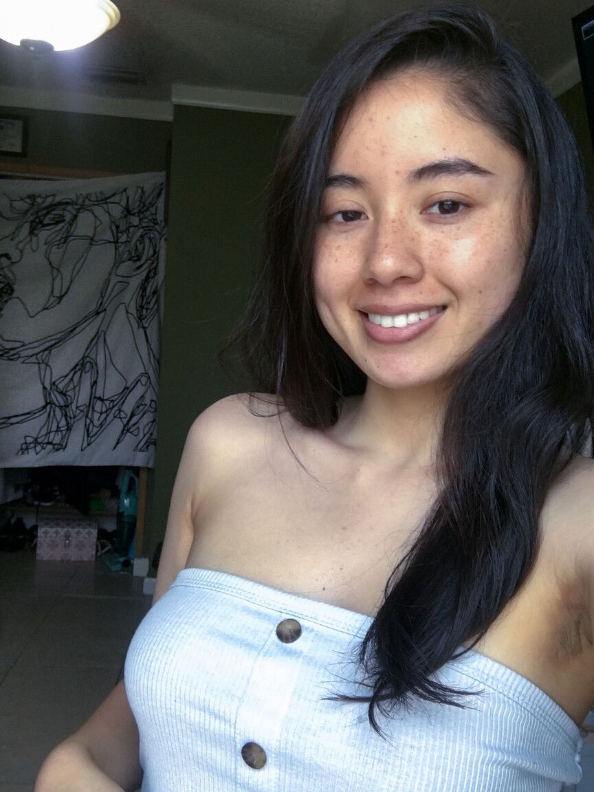 12P Sexy brunette shows off her beautiful big boobs in hot quarantine self shots
