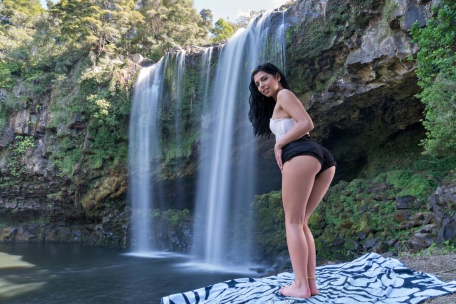 21P En La Grieta Gina Valentina