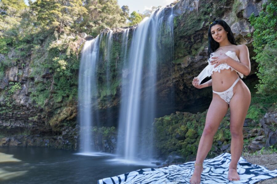 21P En La Grieta Gina Valentina
