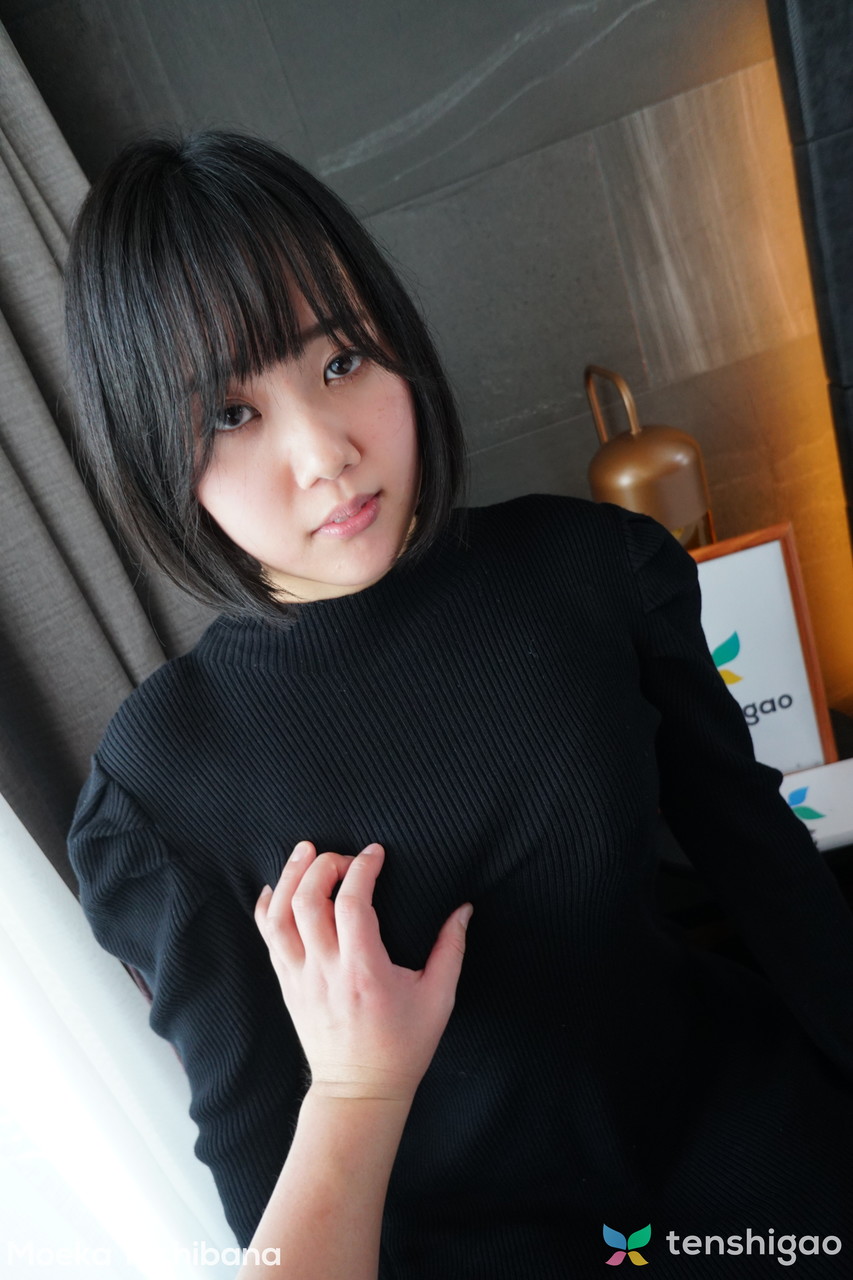20P A adolescente japonesa inocente Moeka Tachibana tem sua buceta picada e cremosa