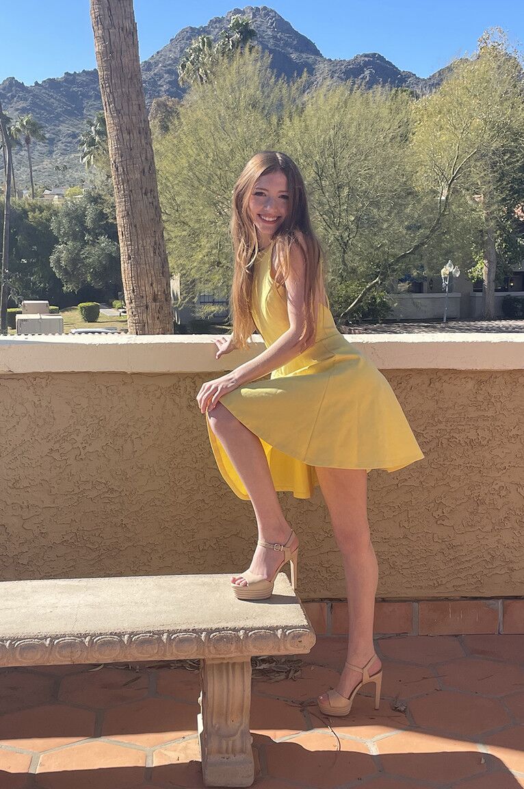 15P First timer flashes her naked body underneath clear skies in a yellow dress