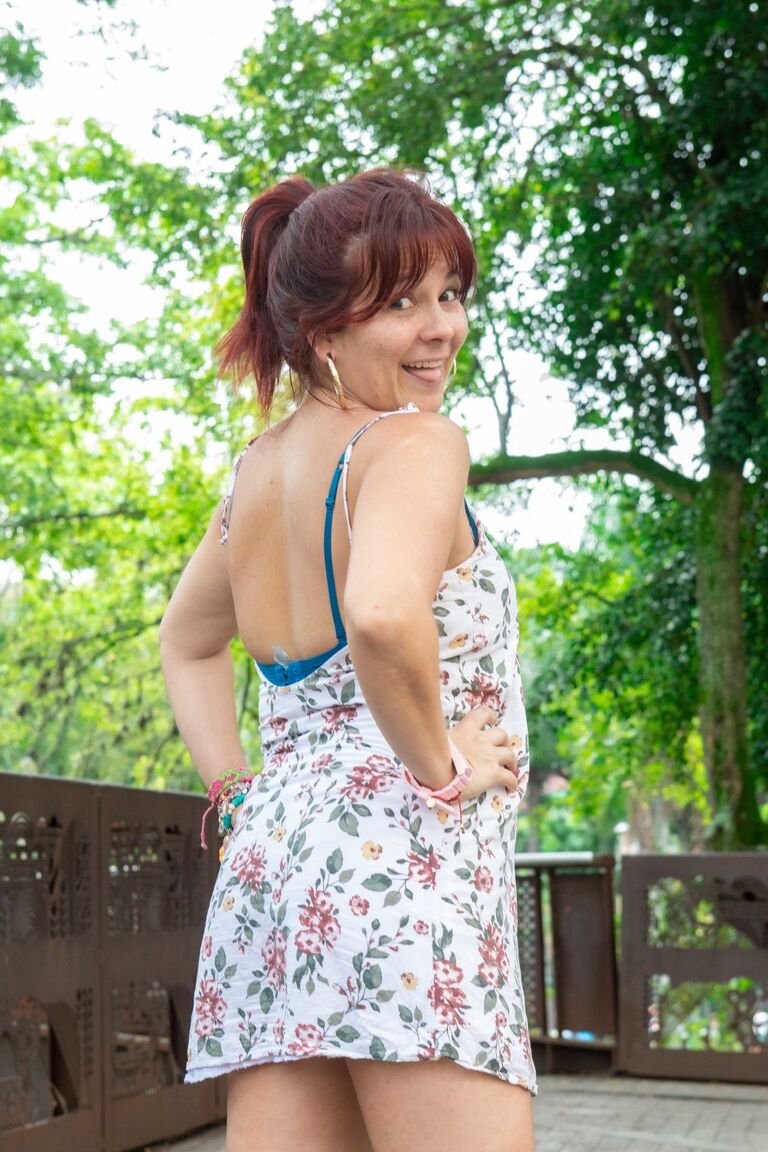 21P Mollige Amateurin Valeria entblößt ihre Titten und neckt mit ihrem sexy großen Arsch