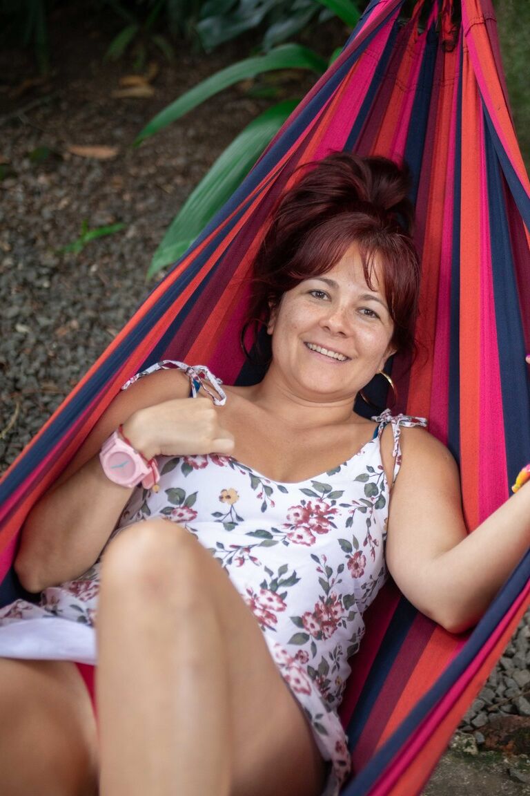 21P Mollige Amateurin Valeria entblößt ihre Titten und neckt mit ihrem sexy großen Arsch