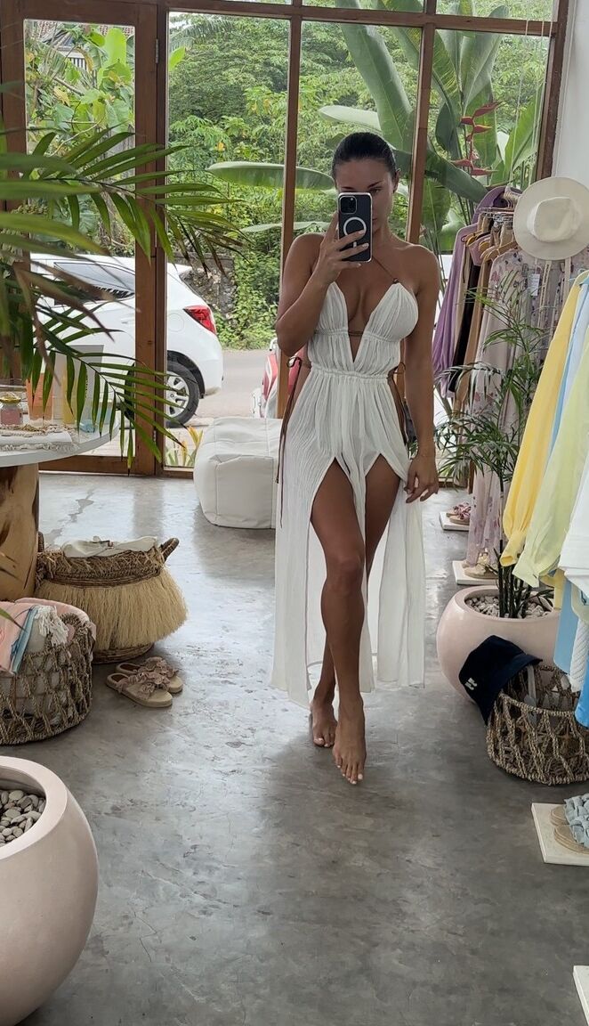 20P OnlyFans-Babe Monomur Fit posiert in knappen Outfits in einer heißen Selfie-Zusammenstellung