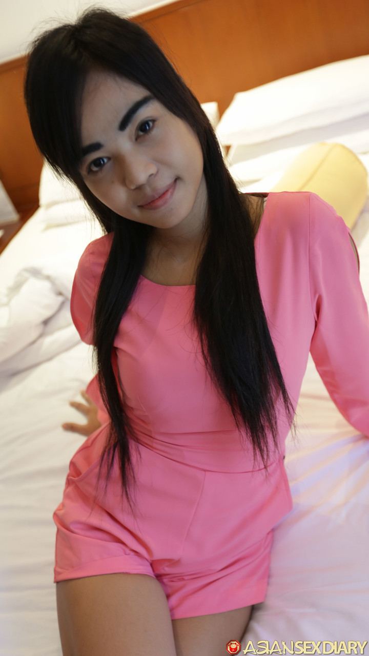 21P Das schöne asiatische Babe May D zeigt bei einem POV-Fick ihre großen natürlichen Titten