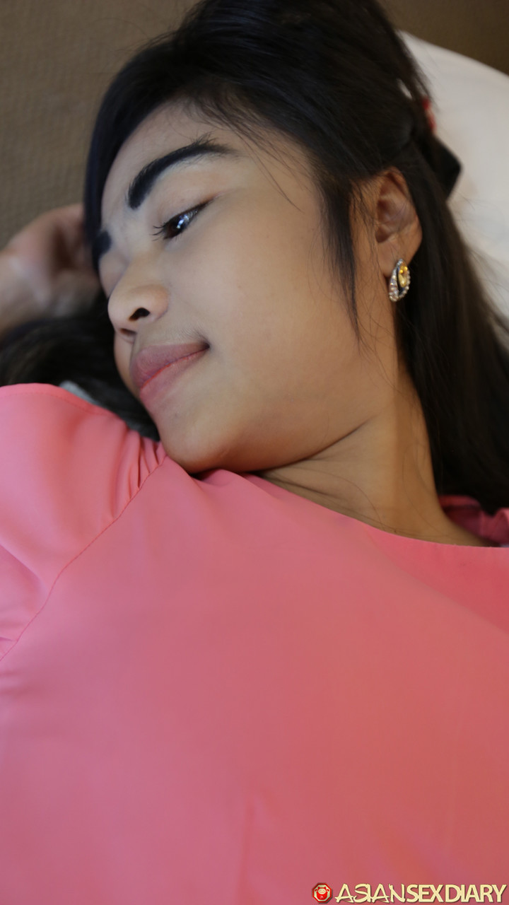 21P Das schöne asiatische Babe May D zeigt bei einem POV-Fick ihre großen natürlichen Titten