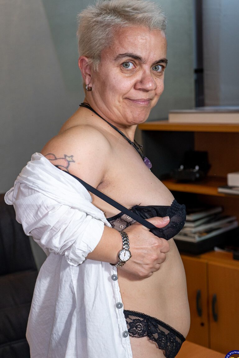 21P Mature NL Sara Un